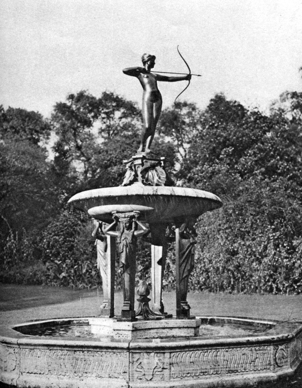 Artemis-suihkulähde, Hyde Park, Lontoo, 1926-1927 tekijältä McLeish