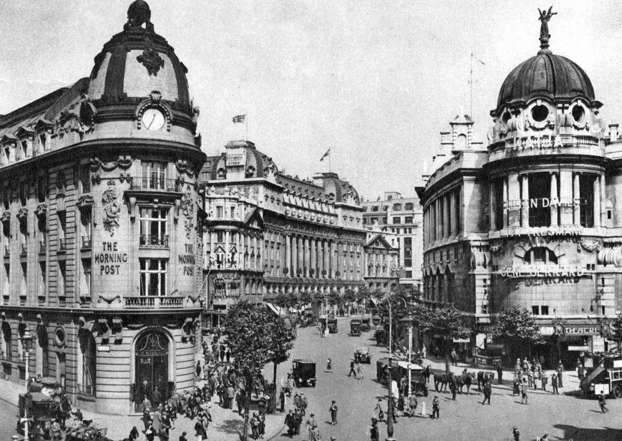 Aldwych Crescentin läntinen sisäänkäynti, Lontoo, 1926-1927 tekijältä McLeish