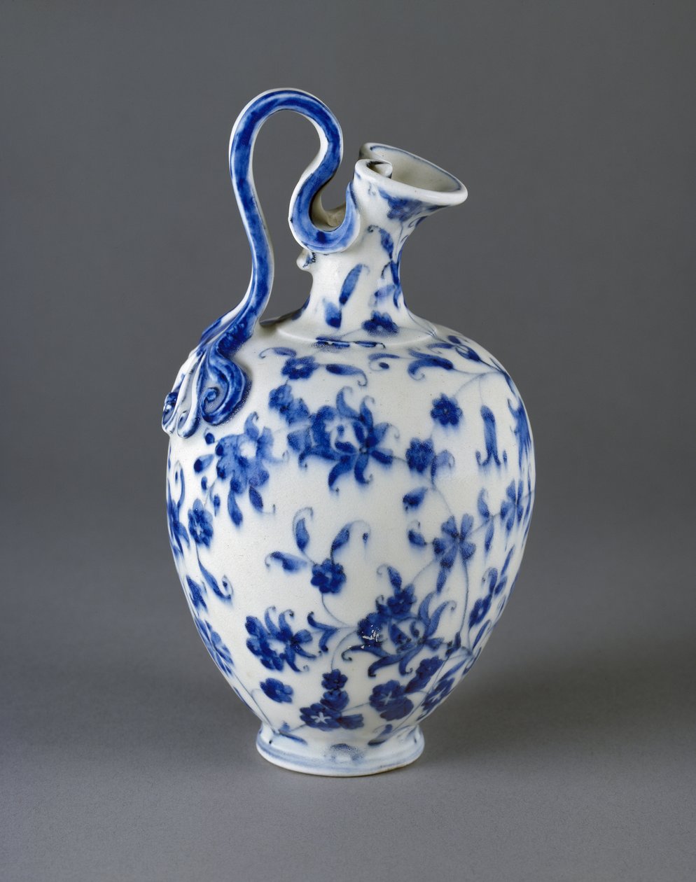Posliinijäljitelmäpullo (posliini, jäljitelmä) tekijältä Medici Porcelain Manufactory