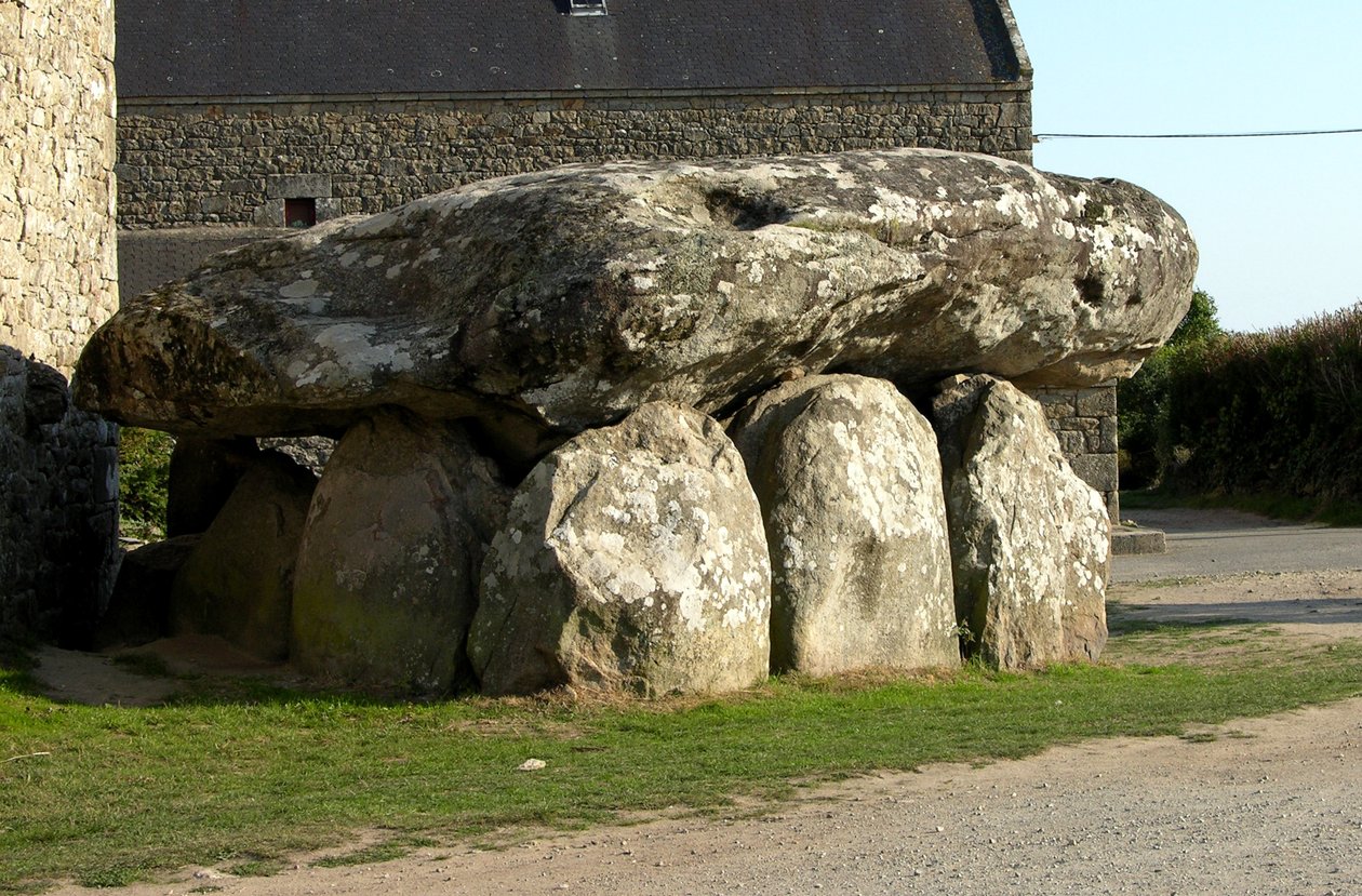 Crucuno dolmen tekijältä Megalithic