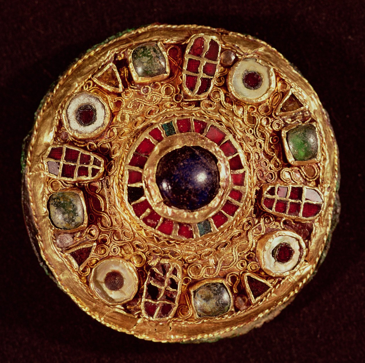 Pyöreä rintakoru (kulta & cloisonne emali) tekijältä Merovingian