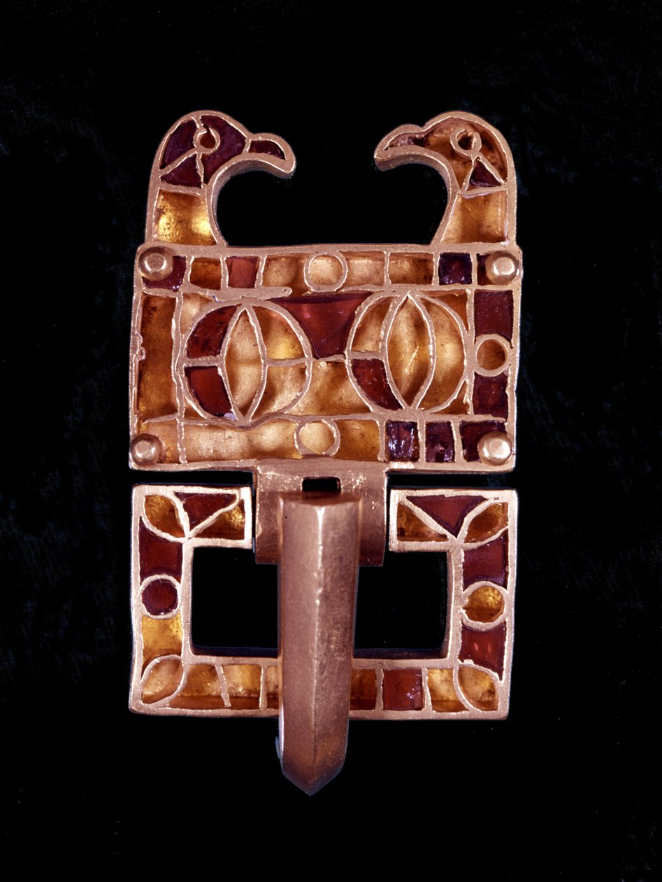 Lintujen päillä koristeltu jalokivi (Ranska) 6. vuosisadalta. Musée de Saint-Germain en Laye tekijältä Merovingian Merovingian