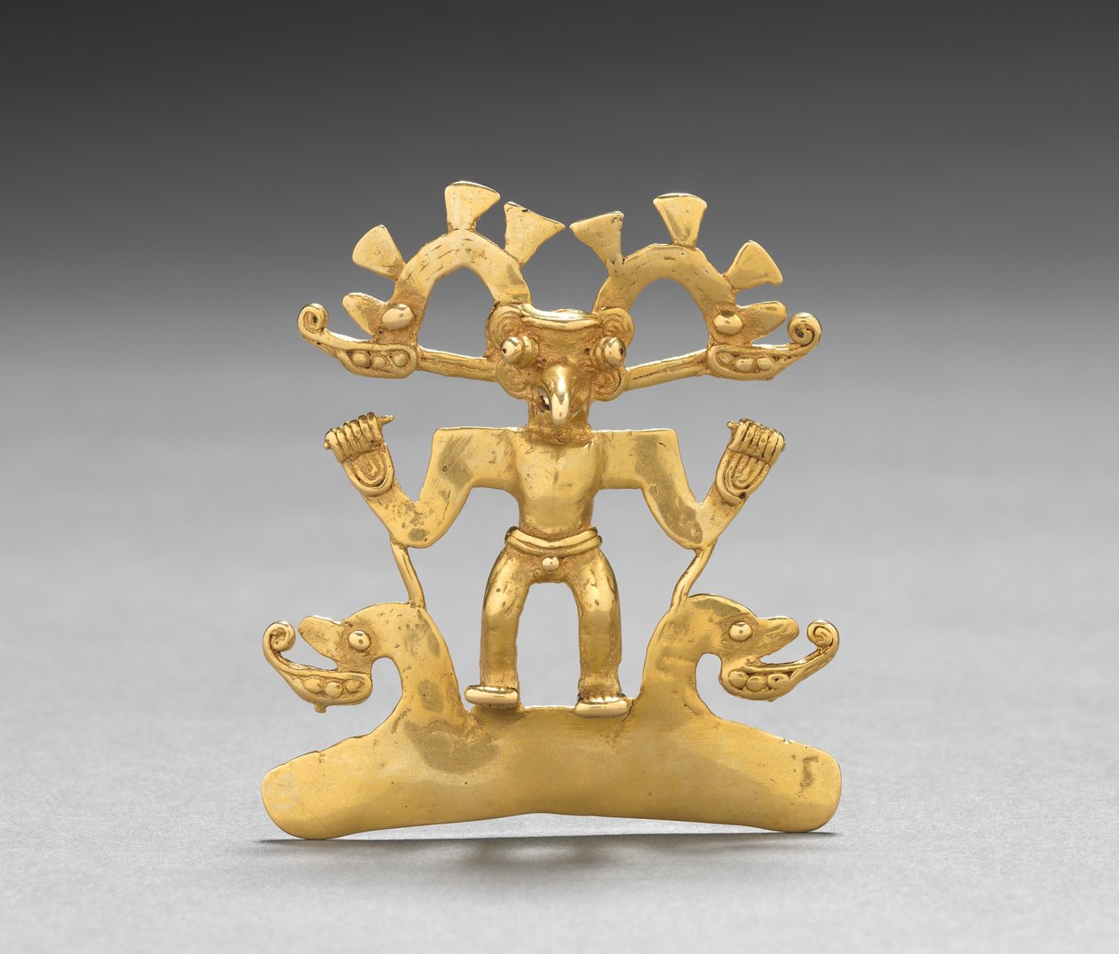 Bird-Man riipus, n. 700-1550 (valettu ja vasaroitu kulta) tekijältä Mesoamerican Mesoamerican