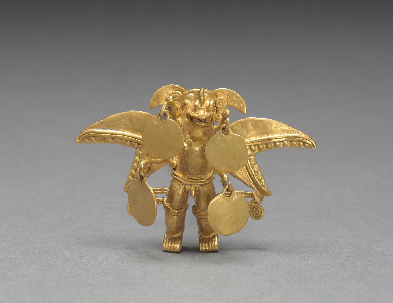 Siivekäs figuuri riipus, n. 1000-1550 (valettu ja vasaroitu kulta) tekijältä Mesoamerican Mesoamerican