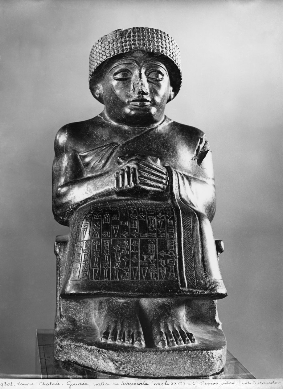 Gudea, Lagashin prinssi, uussumerilaisen Ningizzadalle omistettu patsas Tellohista, muinaisesta Girsusta, noin 2130 eKr. (dioriitti) (katso myös 71510, 121795, 208106 ja 286947) tekijältä Mesopotamian