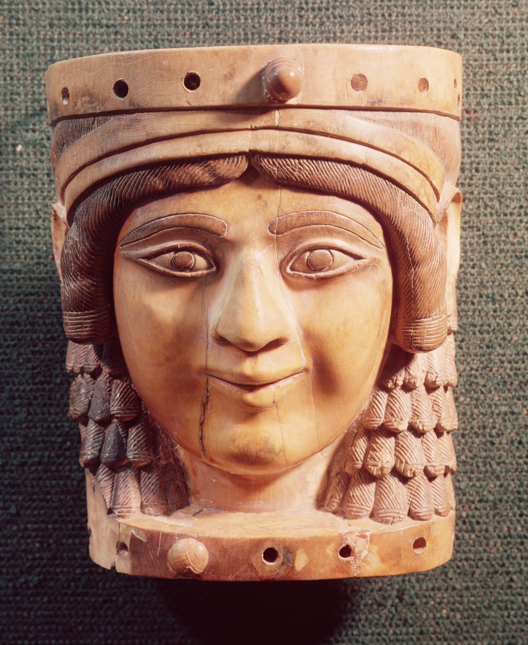 Naisen pää, jota kutsutaan kaivon naiseksi tai Nimrudin Mona Lisaksi, Salmanassar III:n palatsista, 1400-612 eKr. tekijältä Mesopotamian