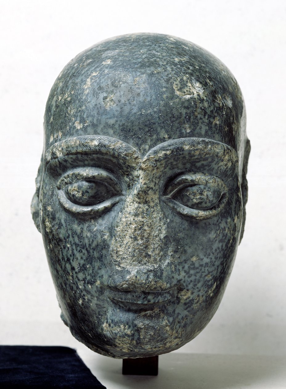 Miehen pää, joka tunnetaan nimellä Gudea, jolla on ajeltu pää, Telloh (muinainen girsu) uussumerilainen, noin 2120 eKr. (dioriitti) tekijältä Mesopotamian
