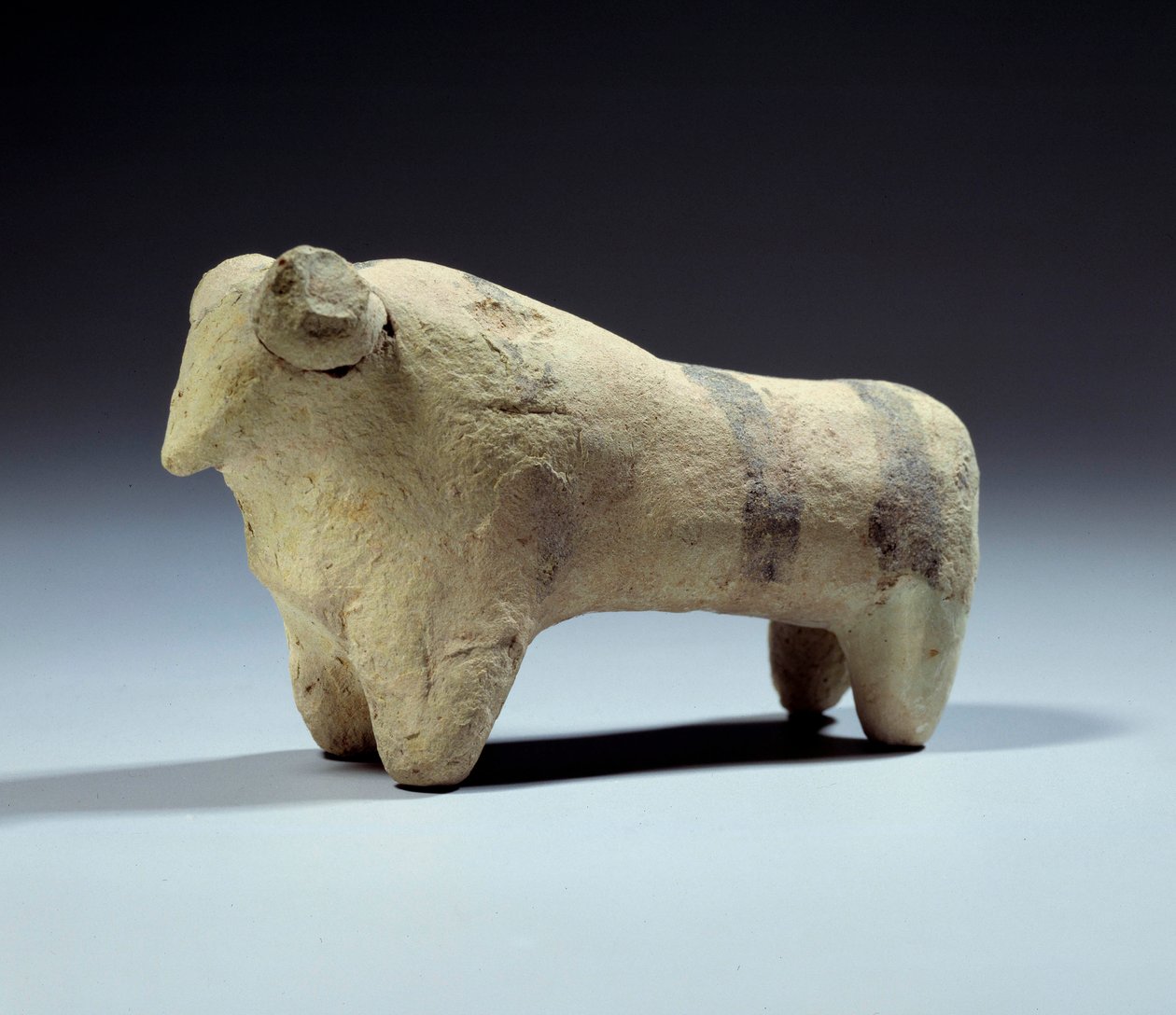 Medopotamie: terrakottahärkäpatsas maalatuilla nauhoilla. Obeid-kausi (5000-4000 eKr.) 4700-4200 eKr. Pariisi, Louvre-museo tekijältä Mesopotamian Mesopotamian