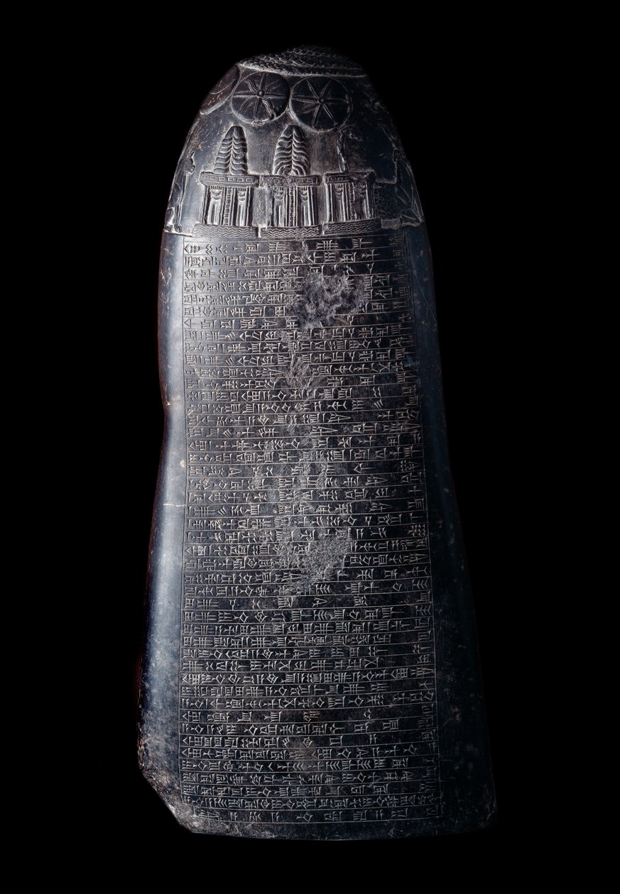 Mesopotamia: kuningas Marduk sapik zari (Marduk-sapik-zari) (1082-1070 eKr.) kudurru mustassa kalkkikivessä (stele, jota käytettiin Babylonin kassilaishallitsijoiden perheenjäsenille tai korkeille arvohenkilöille lahjoitusten tukena). Kirjoitus on cuneifor tekijältä Mesopotamian Mesopotamian