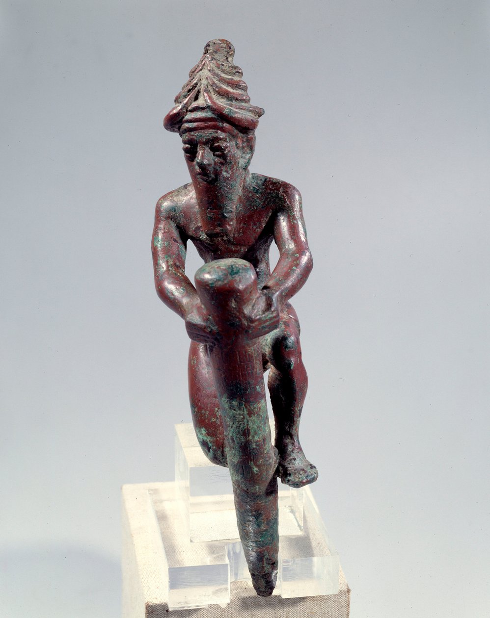 Mesopotamia: kupariperustushahmo, joka kuvaa jumalaa, joka työntää naulaa. Noin 2150 eaa. Tellosta. Pariisi, Louvre-museo tekijältä Mesopotamian Mesopotamian