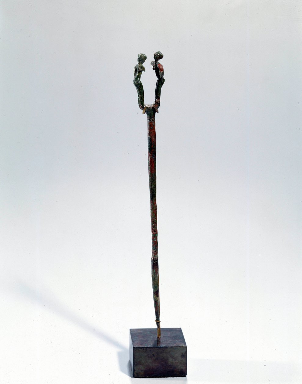 Itämainen taide: kiinnitä kahden hahmon päädecoree. Pronssiesine, noin 3300 - 3200 eKr. (Urik-kausi, Mesopotamia). Tellosta. Korkeus 18 cm. Pariisi, Musee du Louvre tekijältä Mesopotamian Mesopotamian