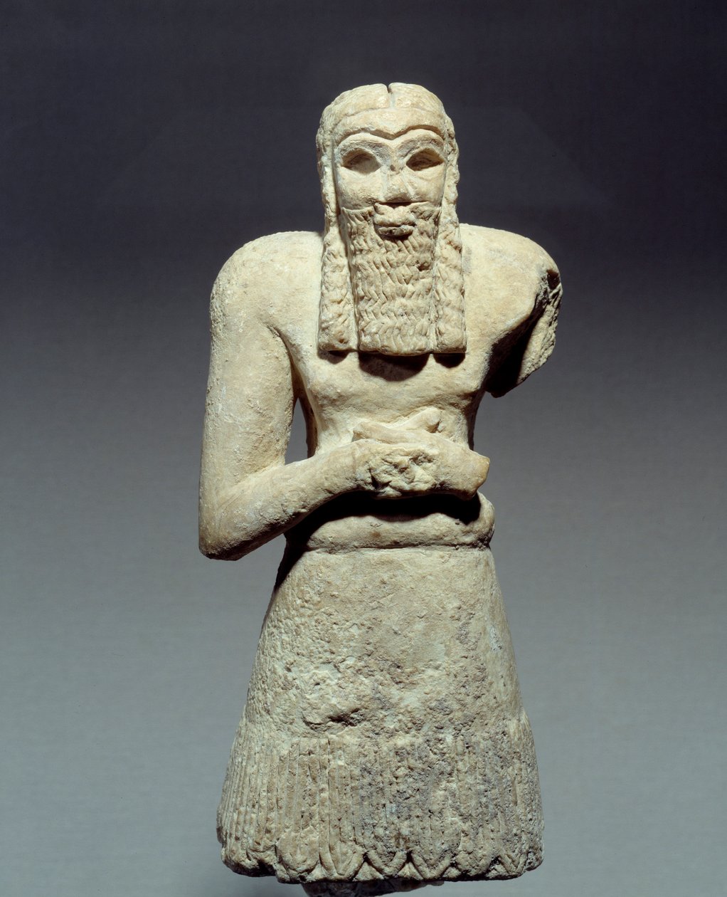 Itämaista antiikkia: prinssi Ginakille vannottu patsas orantin kalkkikivestä. Mesopotamia. 2750 eaa. Aurinko 0,26 m Pariisi, Musee du Louvre tekijältä Mesopotamian Mesopotamian