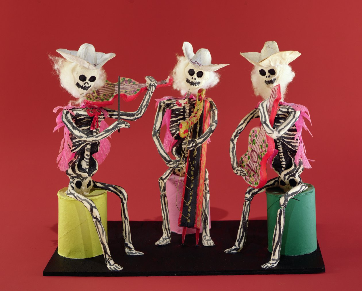 Kuolleiden päivä: Mariachi, Oaxaca (papier mache) tekijältä Mexican School