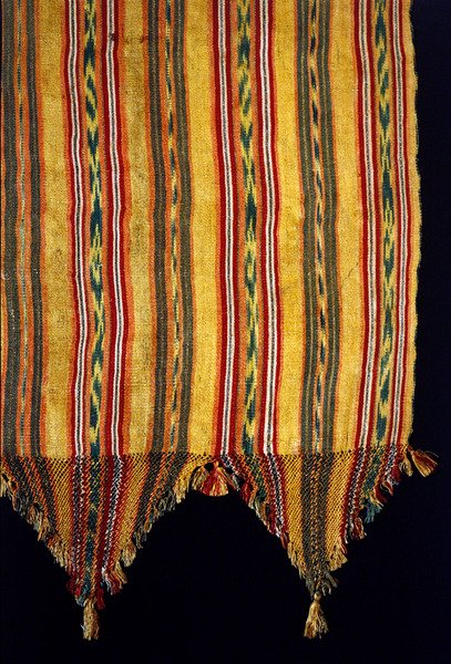 Yksityiskohta rebozosta, 1800-luvun lopulla (silkki, puuvilla, luonnonvärit ja kultalanka) tekijältä Mexican School