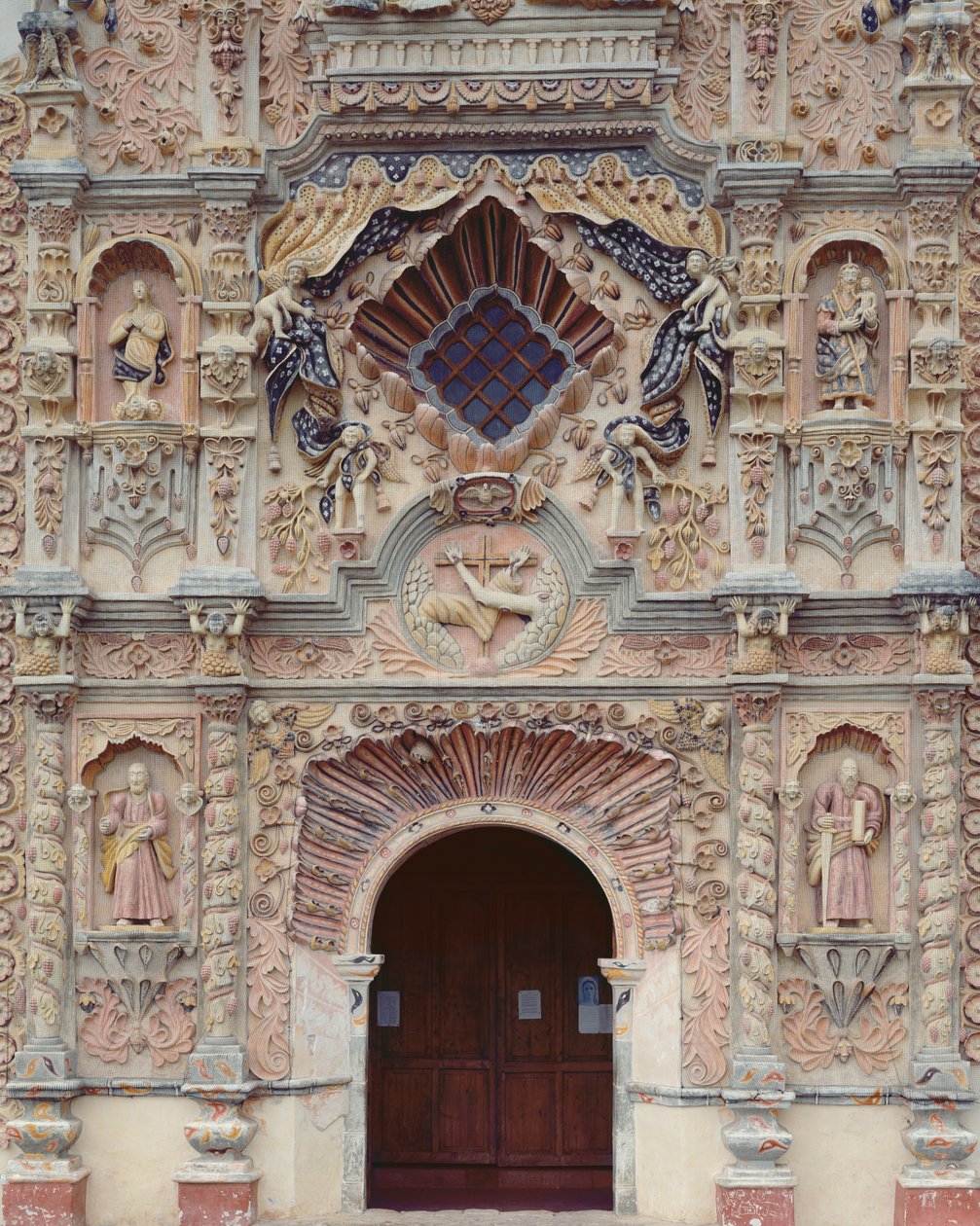 Franciscan Mission -kirkon julkisivu, 1754-62 tekijältä Mexican School