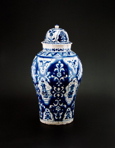 Talavera-purkki, 1800-luvun loppu (maalattu ja lasitettu keramiikka) tekijältä Mexican School