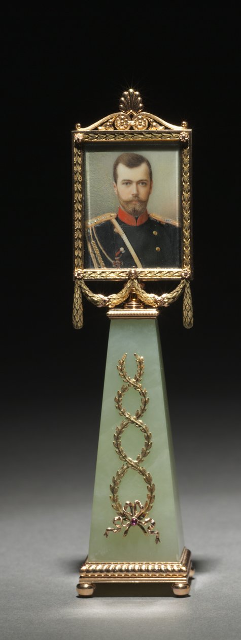 Kehystetty miniatyyri: tsaari Nikolai II:n muotokuva, Peter Carl Fabergén (1846-1920) yritys, Johannes Zehngrafin (1857-1908) ennen vuotta 1896 maalaama miniatyyri (kulta, jade, rubiinit, guassi, norsunluu, lasi) (katso myös 499673 & 499674) tekijältä Michael Evlampievich Perkhin