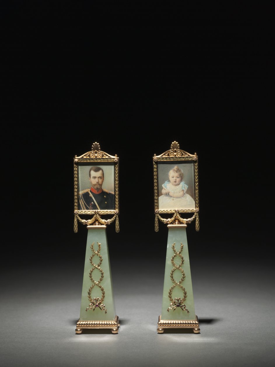 Kehystetyt miniatyyrit: tsaari Nikolai II:n muotokuva ja suurherttuatar Olgan muotokuva, Peter Carl Fabergén yritys tekijältä Michael Evlampievich Perkhin