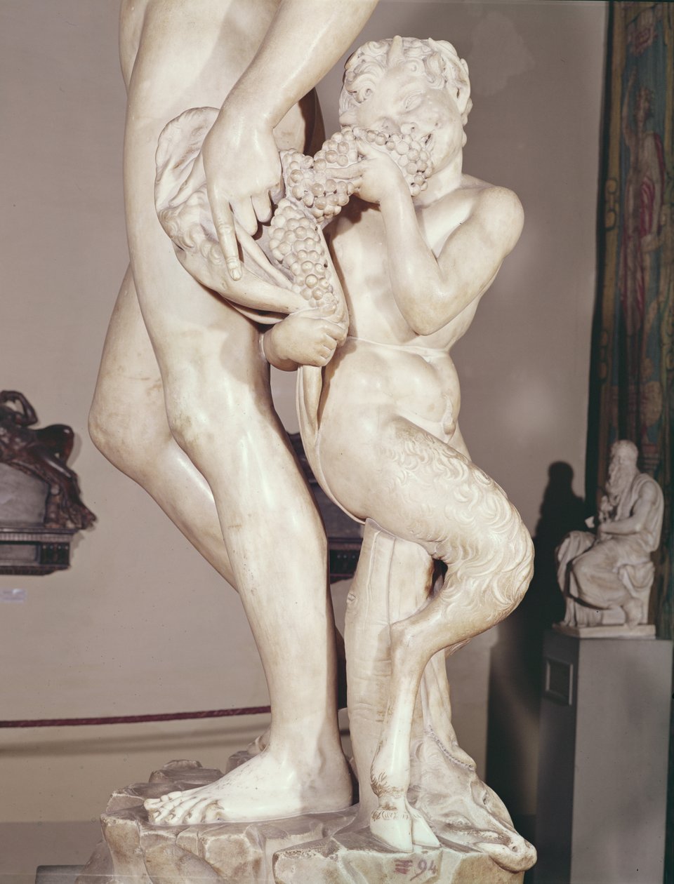 Bacchus, jossa on nuoren faunin yksityiskohta nuoresta faunista, 1496-7 marmoria tekijältä Michelangelo Buonarroti