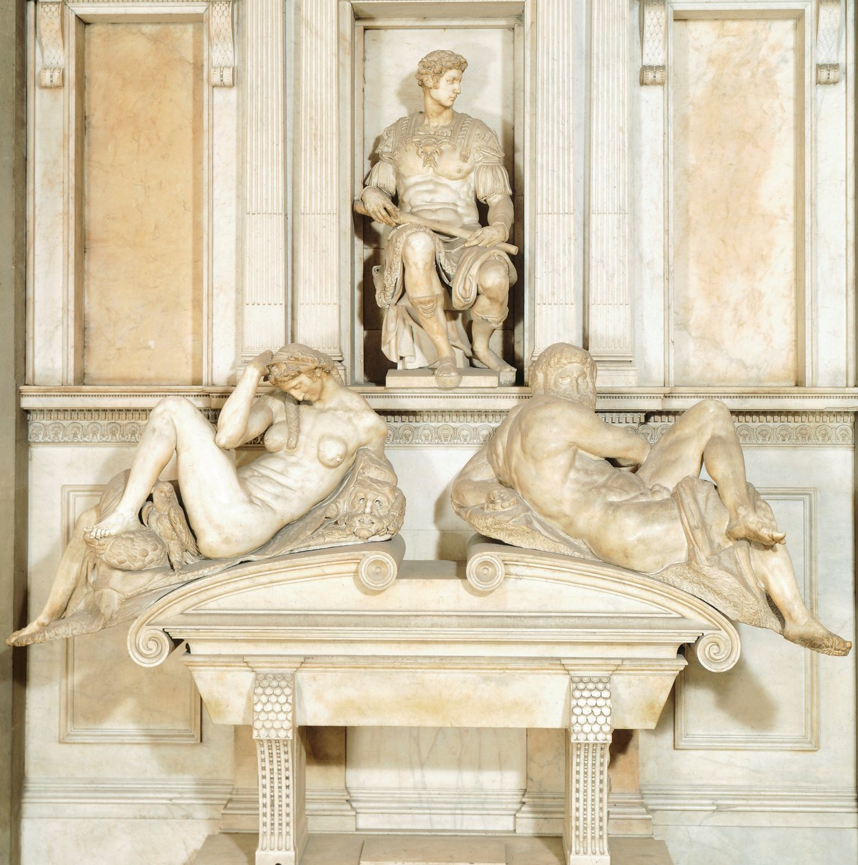 Italia, Firenze, Medicin uusi sakristi San Lorenzon basilikan kappeli Firenzessä (UNESCOn maailmanperintökohde tekijältä Michelangelo Buonarroti