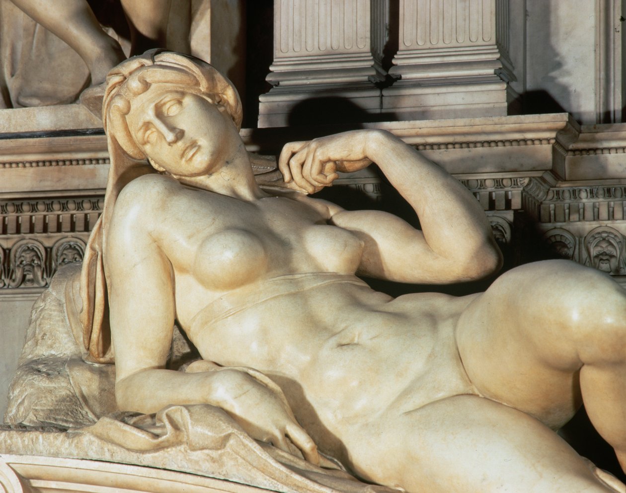 Lorenzo de Medicin hauta, yksityiskohta Dawnin marmorista. tekijältä Michelangelo Buonarroti