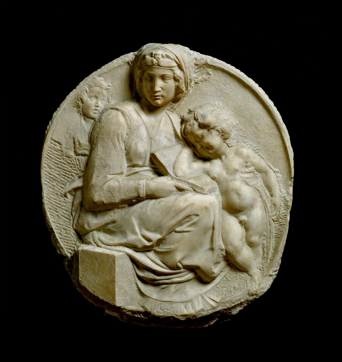 Neitsyt ja lapsi Pyhän Johannes Kastajan lapsen Madonna Pittin tai Tondo Pitin kanssa. Michelangelo Buonarrotin kohokuvioidut marmoriset sukat tekijältä Michelangelo Buonarroti