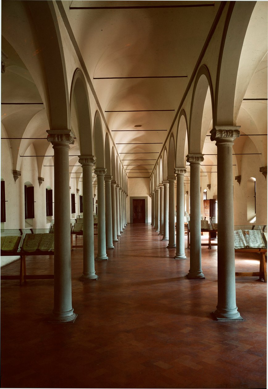 San Marcon (Pyhän Markuksen) luostarin kirjasto Firenzessä, Italiassa. Michelozzo di Bartolommeo Michelozzin arkkitehtuuri, joka tunnetaan nimellä Michelozzo Michelozzi (Firenze 1396 - 1472) tekijältä Michelozzo di Bartolommeo