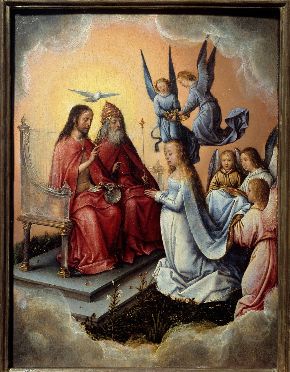 Neitsyen kruunaus. Kolminaisuuden (Jumala, Kristus ja Pyhä Henki) siunaama neitsyt yläpuolellaan, enkelit laskivat kruunun hänen päähänsä. Michel Sittowin (1468-1525) tai Master Michielin maalaus, Ec. Hol. tekijältä Michiel Sittow