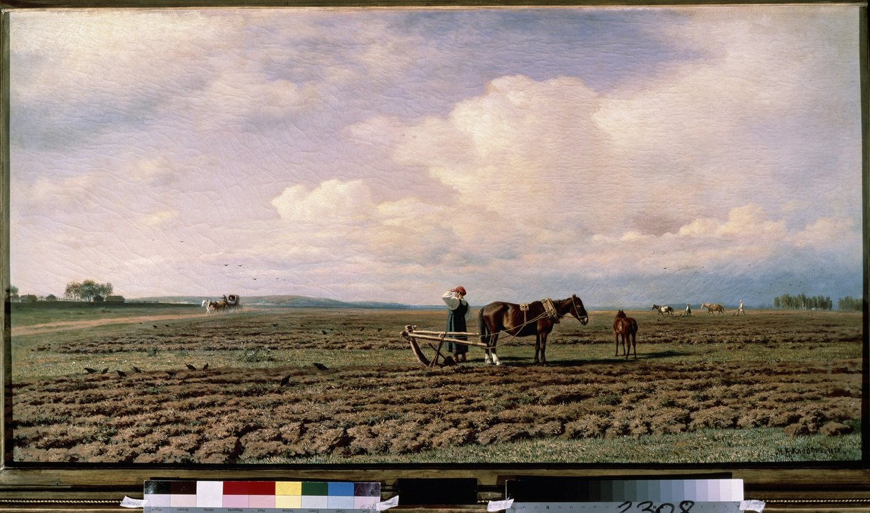 Kentällä (Kentällä). Kuvaus kynnetyn maan maisemasta, jossa talonpoikia ja heidän hevosaurtojaan, etäisyydessä joukkue liikkuu hiekkatietä pitkin. Mihail Konstantinovich Klodtin (1832-1902) maalaus öljy kankaalle tekijältä Mikhail Konstantinovich Klodt