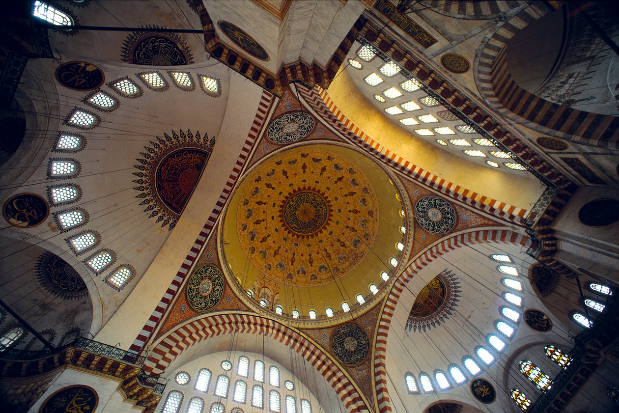 Süleymaniye-moskeijan sisätilat tekijältä Mimar Sinan