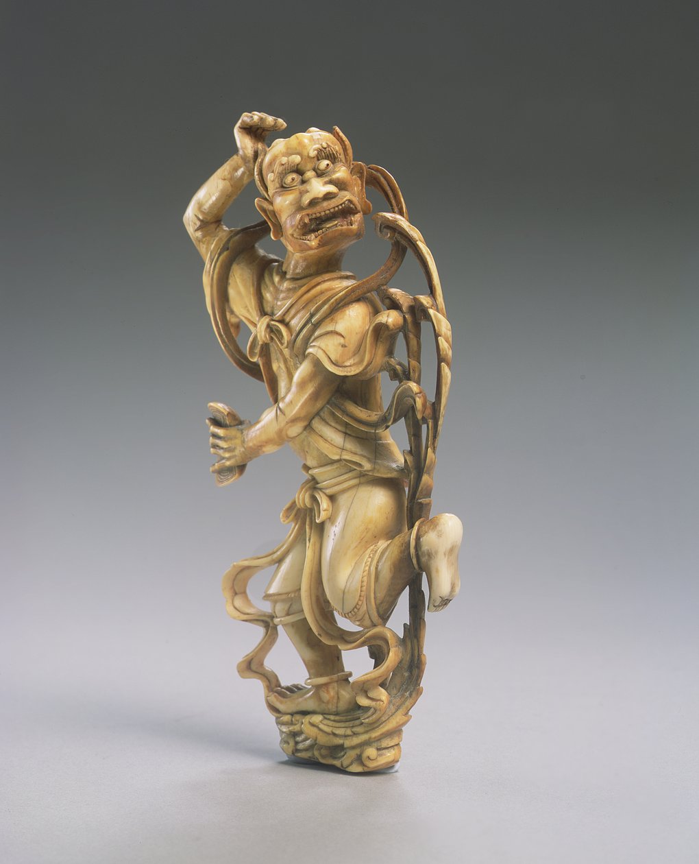 Figuuri Kui xingista (veistetty norsunluu) (katso myös 272115) tekijältä Ming Dynasty Chinese School