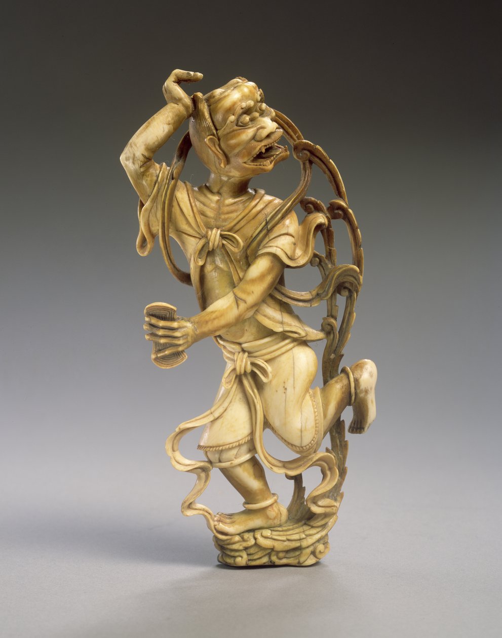 Figuuri Kui xingista (veistetty norsunluu) (katso myös 272116) tekijältä Ming Dynasty Chinese School