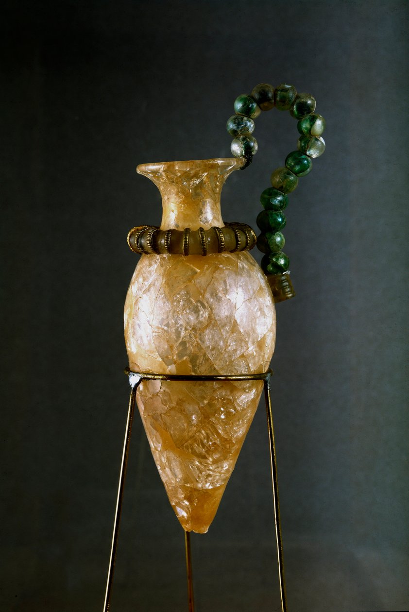 Minolainen taide: rhython tai rhyton tai rython (laitemaljakko) vuorikristallissa ja kuparissa Zakros a Crete -pyhäkön aarrehuoneesta. 1700-1400 eKr., arkeologinen museo - Minolainen taide: vuorikristalli ja kuparirytoni (rituaalinen sprinkleri) aarrekammi tekijältä Minoan