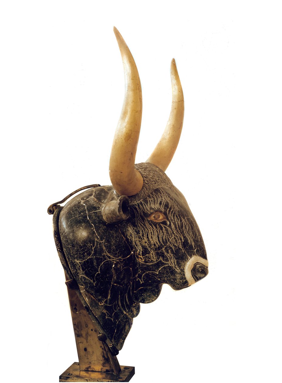 Minolainen taide: rhyton tai rhyton tai rhyton (laitelasi) härän pään muodossa Kreetan pienestä Cnossoksen palatsista (Knossos). 1550-1500 eaa. Heraklion, arkeologinen museo tekijältä Minoan