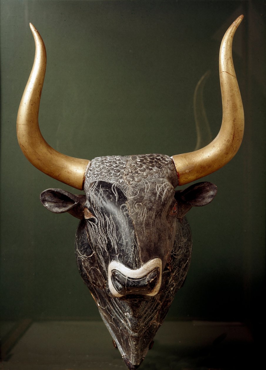 Minolainen taide: rhython tai rhyton tai rython (laitelasi) härän pään muodossa Kreetan pienestä Cnossoksen palatsista (Knossos). 1550-1500 eaa. Heraklion, arkeologinen museo - Minoan taide: härän pään rytmi (seremoniallinen lasi) kultasarvella tekijältä Minoan