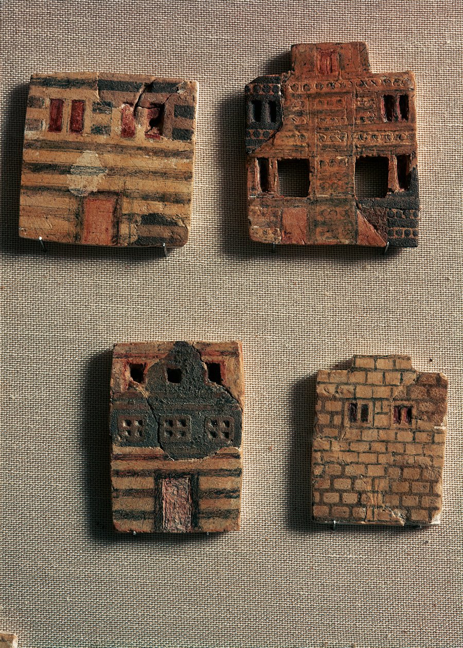 Minolainen taide: pienet keraamiset laatat, jotka edustavat minolaisia taloja. 1700-1600 eaa. Heraklion, arkeologinen museo Kreeta - Minoan taide: pienet keraamiset laatat, jotka kuvaavat minolaisia taloja. 1700-1600 eaa. Arkeologinen museo, Heraklion, Kre tekijältä Minoan
