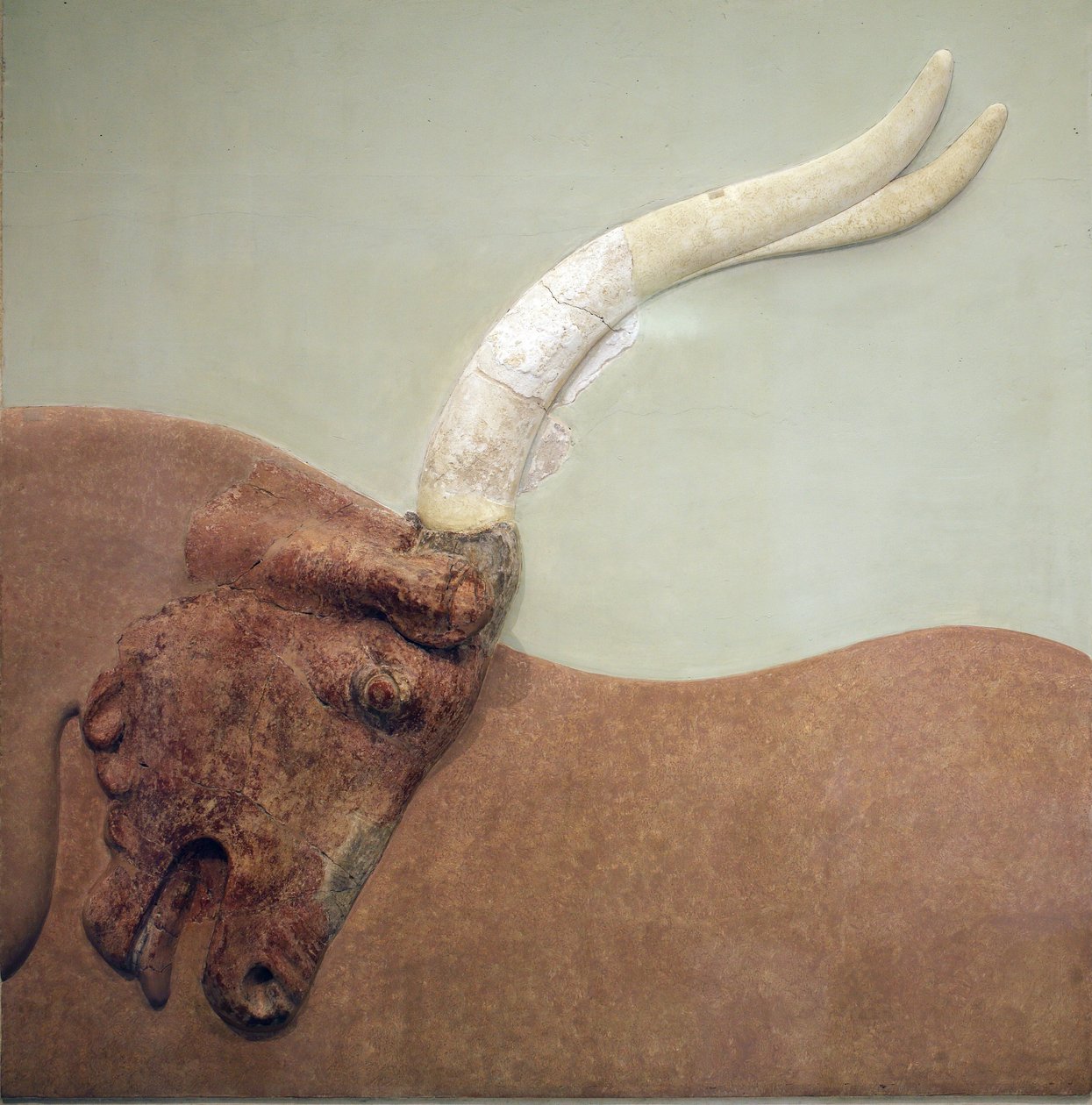 Minoan Art. Fragmentti kipsistä kohokuvioisesta fresosta, jossa näkyy metsästetty härkä. Minoalaisesta palatsista Knossoksesta. 1600-1450 eaa. Arkeologinen museo, Herakleion, Kreeta. tekijältä Minoan