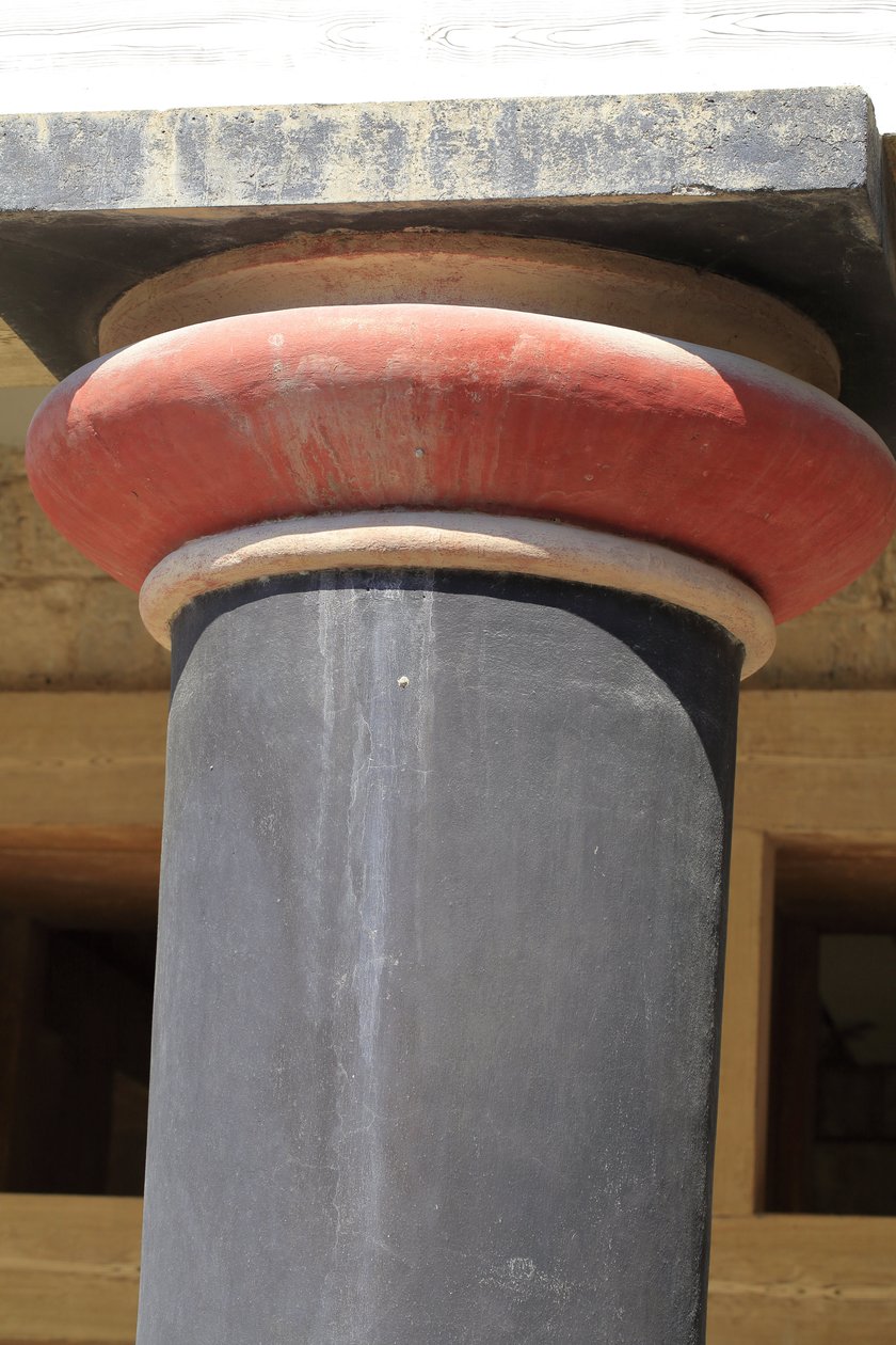 Minoenin Knossoksen arkeologinen alue. Yksityiskohta kaksoisakselien salin pylväästä ja kuningas Minoksen palatsin kuningatar megaronista. Knossos, Kreeta. tekijältä Minoan