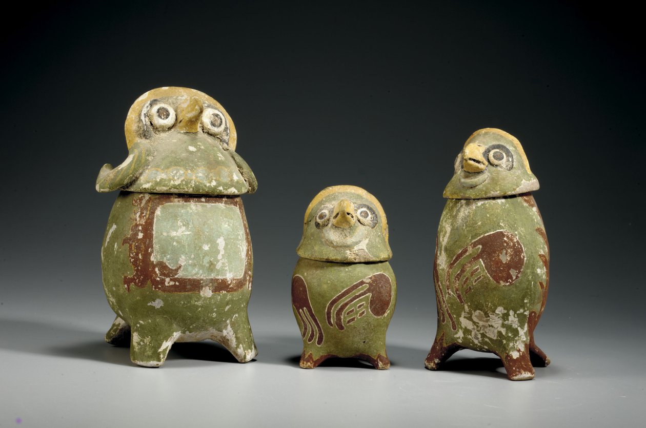 Kolme Mixtec polychrome terrakotta effigy astiaa, n. 900-1200 tekijältä Mixtec