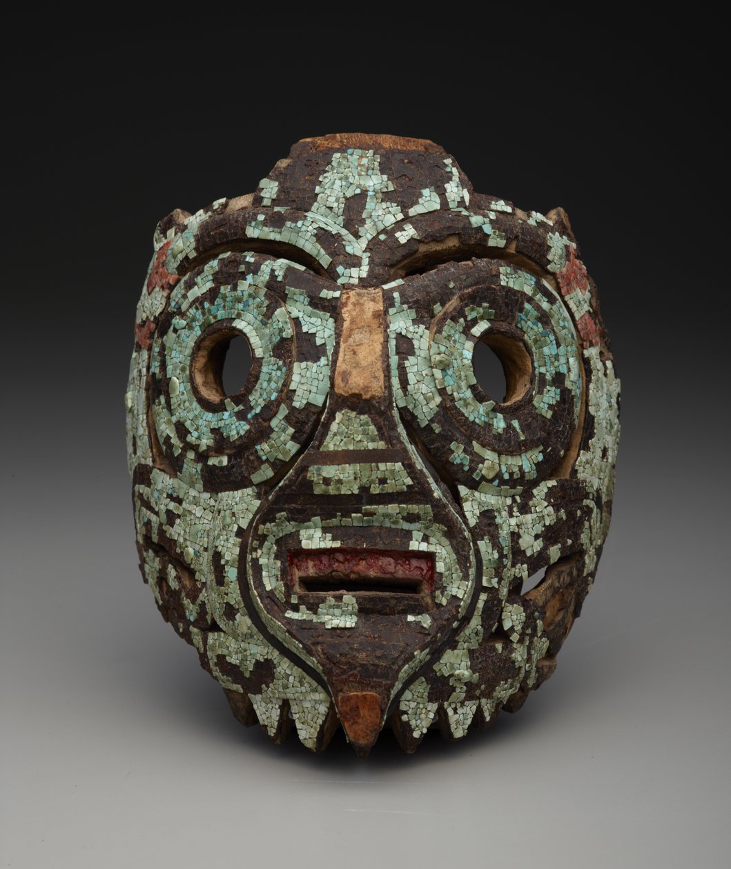 Naamio, mahdollisesti Tlalocista, n. 1350-1521 (puu, turkoosi, kuori, ruskohiili ja hartsi) tekijältä Mixtec Mixtec