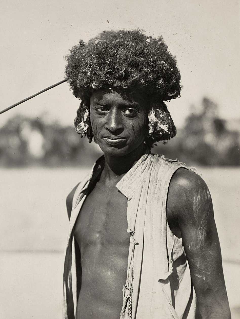 Imperiumia rakentamassa fasistisella aikakaudella: mies Beni Amer -heimosta, 09.05.1936 (m/v kuva) tekijältä Modestino Baldinetti