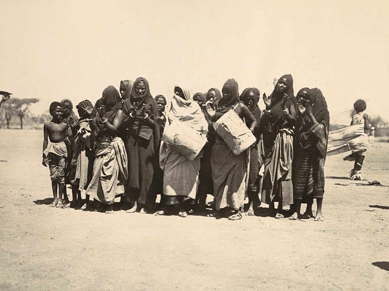 "Imperiumin rakentaminen" fasistisella aikakaudella: värikäs musliminaisten ryhmä, 5.9.1936 (m/v kuva) tekijältä Modestino Baldinetti