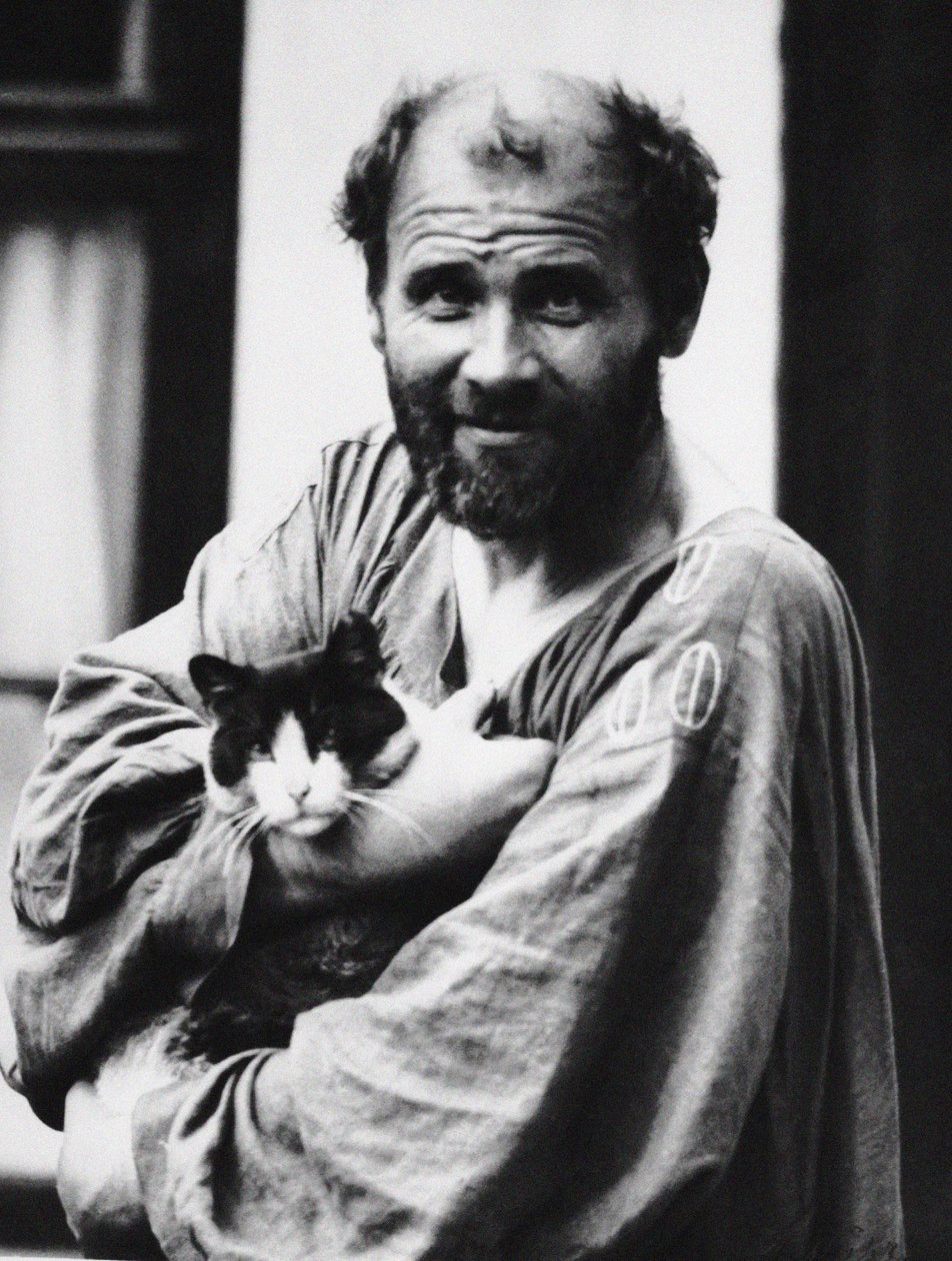 Gustav Klimt kissan kanssa, 1911. tekijältä Moritz Nähr