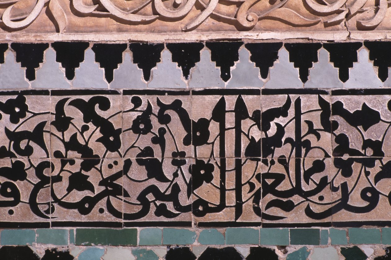 Yksityiskohta saadilaisten vuonna 1565 rakentamasta pääpihan muurista (zellij-laatta) tekijältä Moroccan School