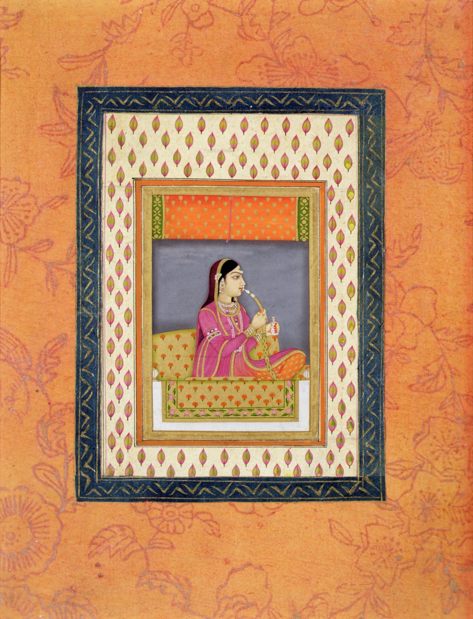 Nainen polttaa vesipiippua ja kädessään hajuvesipullo, n. 1760 (läpinäkymätön wc paperilla) tekijältä Mughal School