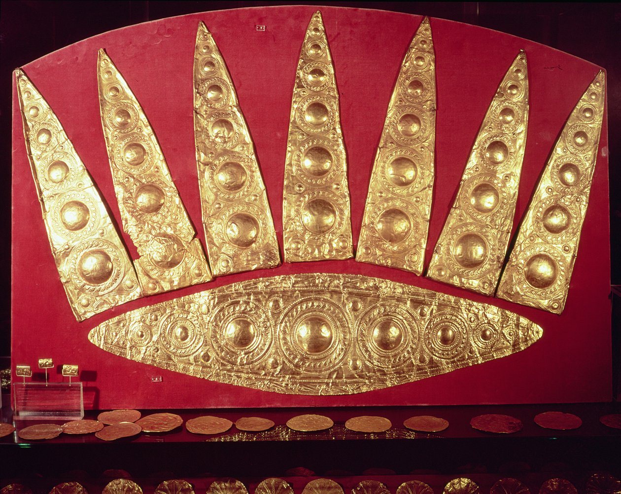 Tiara haudasta III, Grave Circle A, Mycenae, noin 1500-luvulla eKr. (kulta) tekijältä Mycenaean