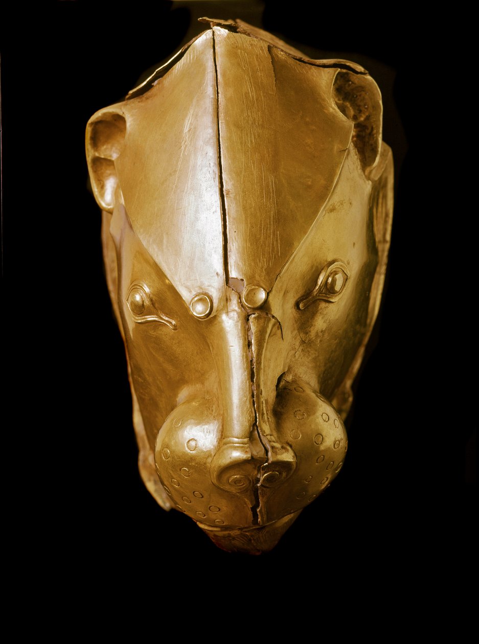 Mykeeninen taide: rhython tai rhyton tai kultainen rython (laitelasi) leijonanpään muodossa haudasta IV, Mycenes. 1500-luvulla eaa. Himmeä. 14 cm Athenes, kansallinen arkeologinen museo - Mykenean taide: kultainen leijonanpäärytoni (seremoniallinen lasi) G tekijältä Mycenaean