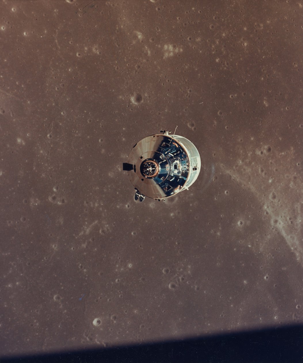 Apollo 11:n komento- ja palvelumoduulit Kuvattu Kuun moduulista kiertoradalla, 1969. tekijältä NASA Images