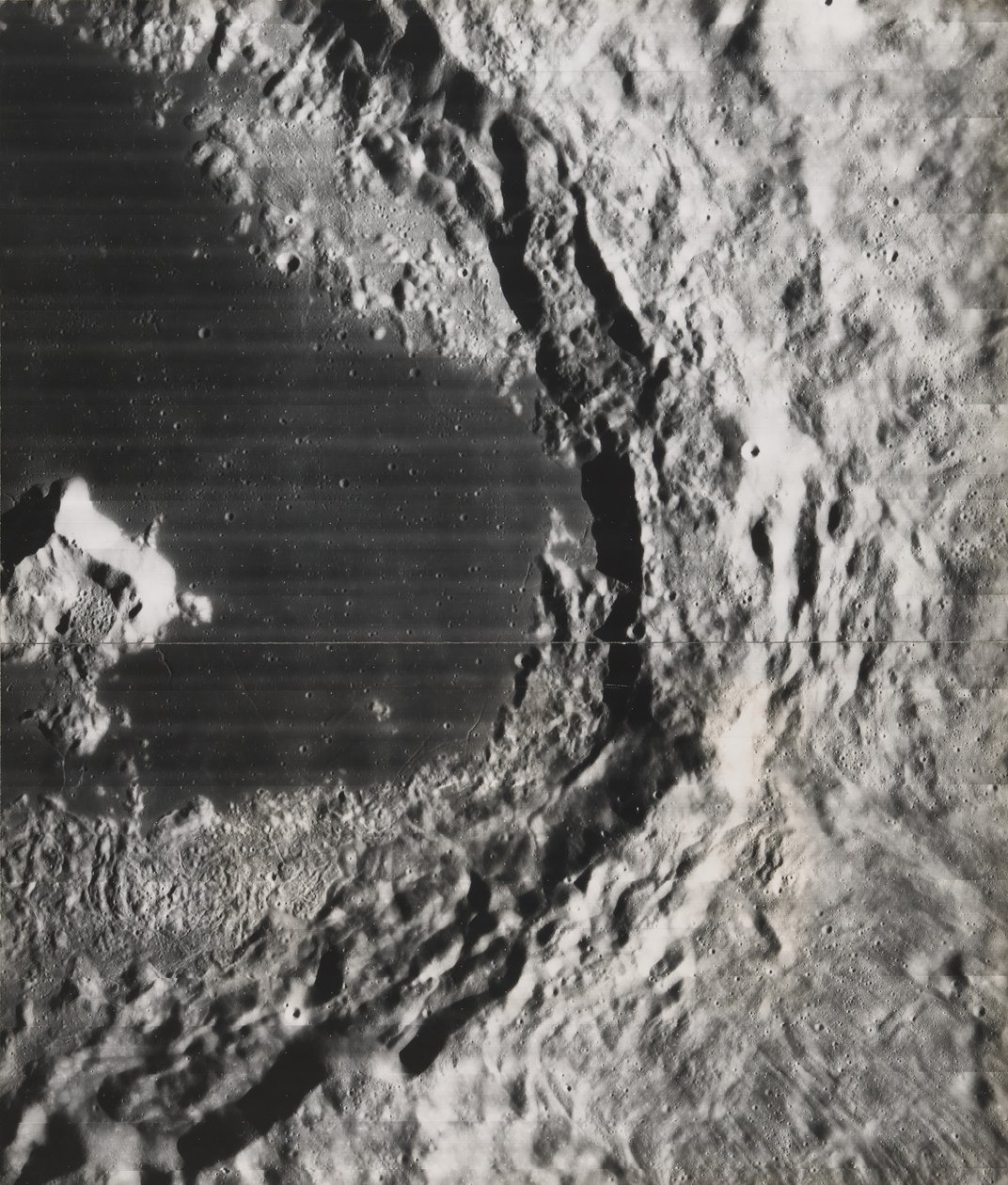 Kuun kaukainen puoli Apolunessa, 1967. tekijältä NASA Images