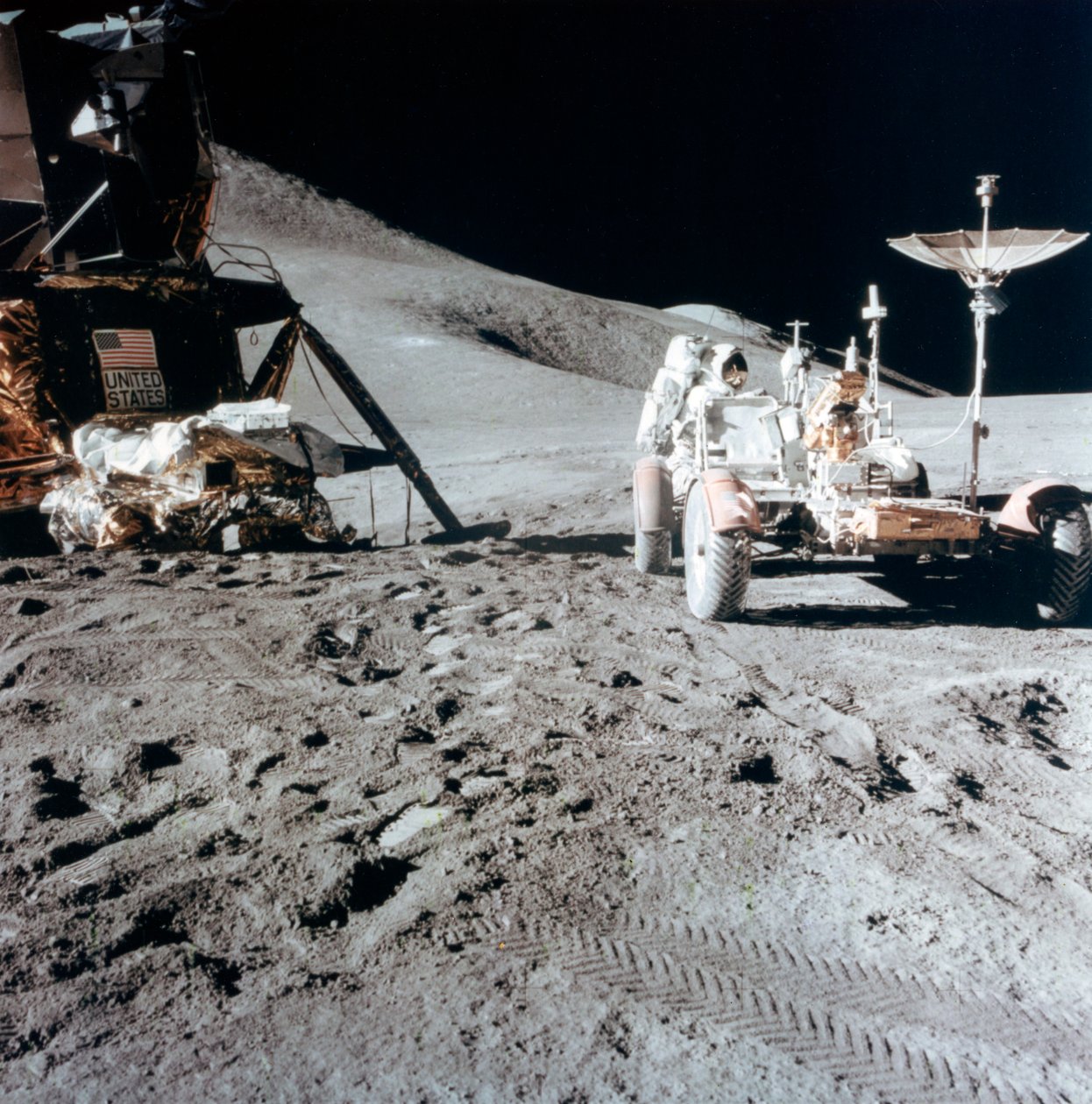 James Irwin 1930-1991 Lunar Roving Vehicle -ajoneuvolla Apollo 15:n aikana 1971. tekijältä NASA Images